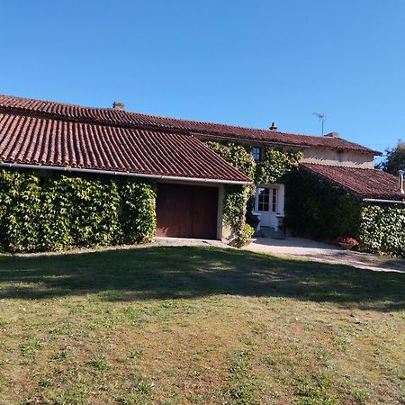 Maison Au Calme Avec Vue Etang Clesse  エクステリア 写真
