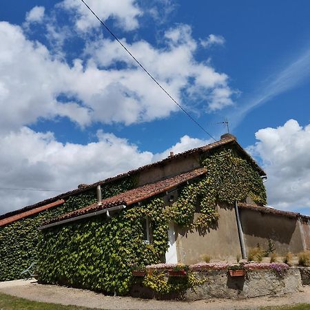 Maison Au Calme Avec Vue Etang Clesse  エクステリア 写真