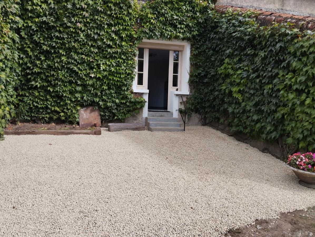 Maison Au Calme Avec Vue Etang Clesse  エクステリア 写真
