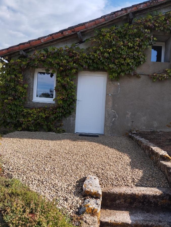 Maison Au Calme Avec Vue Etang Clesse  エクステリア 写真