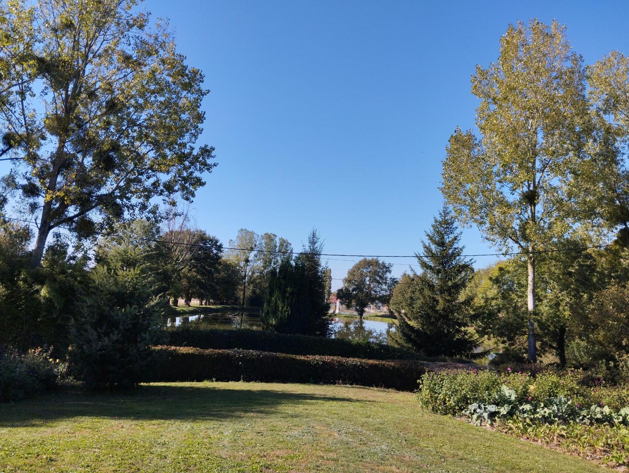 Maison Au Calme Avec Vue Etang Clesse  エクステリア 写真