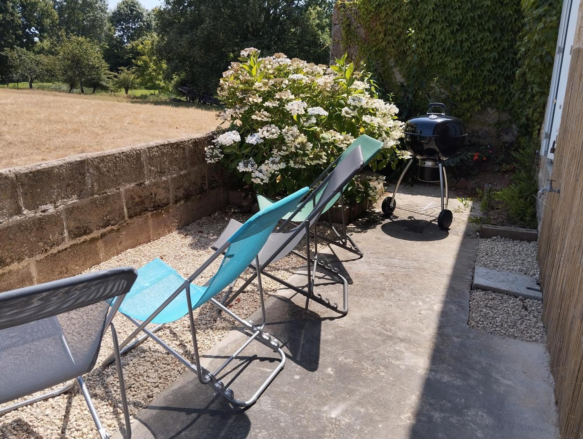 Maison Au Calme Avec Vue Etang Clesse  エクステリア 写真